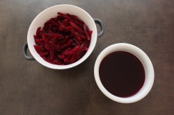 Горячий борщ из маринованной свеклы - шаг 6