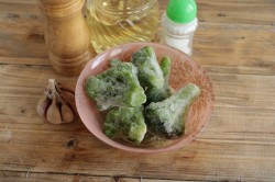 Брокколи на сковороде