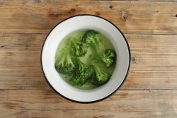 Брокколи на сковороде