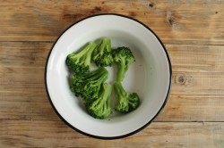 Брокколи на сковороде