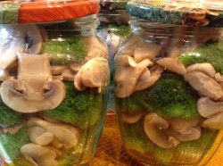 Брокколи с грибами на зиму