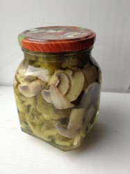 Брокколи с грибами на зиму