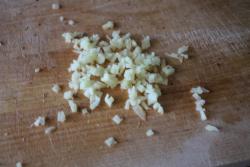 Брокколи с шампиньонами и имбирем