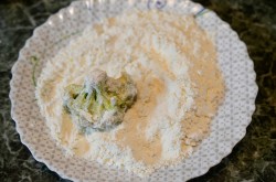 Капуста брокколи в кляре - шаг 8 Капуста брокколи в кляре - шаг 8