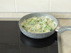 Брокколи в сливочном соусе