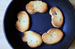 название картинки Брускетта с маринованным перцем и фетой