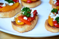 название картинки Брускетта с маринованным перцем и фетой