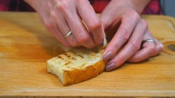 Брускетта с творожным сыром по итальянски