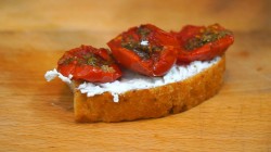Брускетта с творожным сыром по итальянски