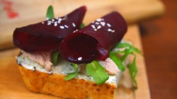 Брускетта с творожным сыром по итальянски