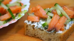 Брускетта с творожным сыром по итальянски