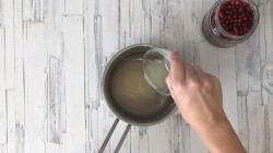 Брусника на зиму без варки - шаг 4 Брусника на зиму без варки - шаг 4