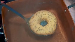 название картинки Бублики с маком на молоке