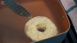 название картинки Бублики с маком на молоке