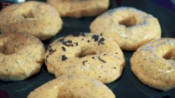 название картинки Бублики с маком на молоке