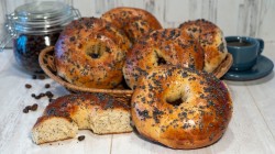 название картинки Бублики с маком на молоке