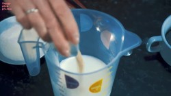 название картинки Бублики с маком на молоке