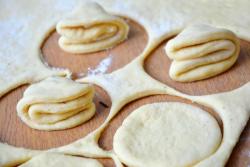 Булочки из теста на сметане а-ля Капкейки