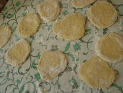 название картинки Дрожжевые булочки с творогом и корицей