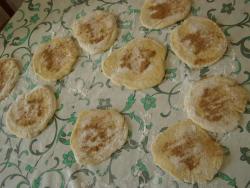 название картинки Дрожжевые булочки с творогом и корицей