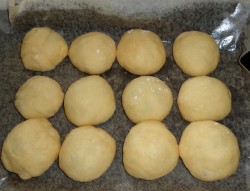 Булочки с джемом из дрожжевого теста - шаг 12 Булочки с джемом из дрожжевого теста - шаг 12