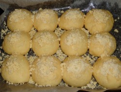 Булочки с джемом из дрожжевого теста - шаг 15 Булочки с джемом из дрожжевого теста - шаг 15