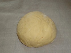 Булочки с джемом из дрожжевого теста - шаг 9 Булочки с джемом из дрожжевого теста - шаг 9