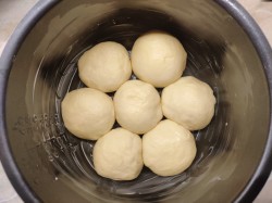 Булочки в мультиварке дрожжевые