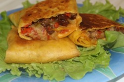 Буррито с маринованными огурцами