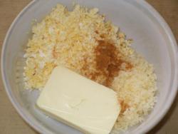 название картинки Бутерброды с черным хлебом, сыром и яйцами