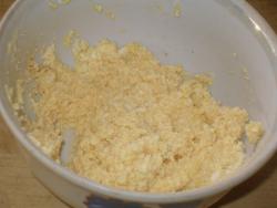 название картинки Бутерброды с черным хлебом, сыром и яйцами