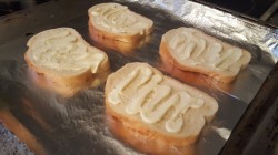 название картинки Бутерброд с яйцом и сыром горячий