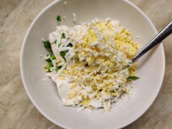 название картинки Бутерброды черный хлеб со шпротами и соленым огурцом