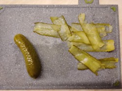 название картинки Бутерброды черный хлеб со шпротами и соленым огурцом