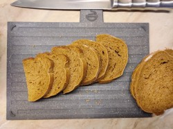 название картинки Бутерброды черный хлеб со шпротами и соленым огурцом