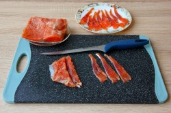 Бутерброды с авокадо и красной рыбой