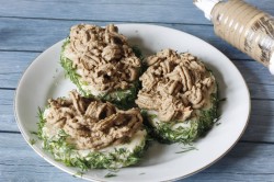 Бутерброды с паштетом из печени на праздничный стол