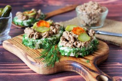 Бутерброды с паштетом из печени на праздничный стол