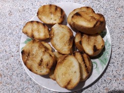 название картинки Бутерброды с паштетом из шпрот