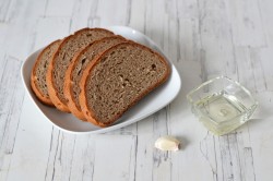 название картинки Бутерброды с печенью трески простые и праздничные