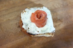 название картинки Бутерброды с семгой на праздничный стол