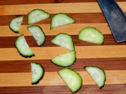 название картинки Бутерброды со шпротами и свежим огурцом