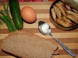 название картинки Бутерброды со шпротами и свежим огурцом