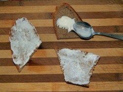 название картинки Бутерброды со шпротами и свежим огурцом