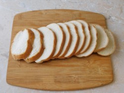 Бутерброды со шпротами и соленым огурцом