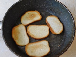 Бутерброды со шпротами и соленым огурцом