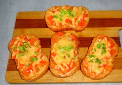 Бутерброды в духовке с помидорами