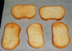 Бутерброды в духовке с помидорами