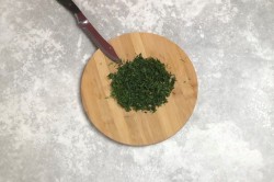 Огурцы малосольные в пакете с чесноком и укропом - шаг 3 Огурцы малосольные в пакете с чесноком и укропом - шаг 3