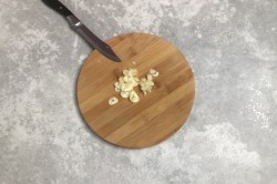 Огурцы малосольные в пакете с чесноком и укропом - шаг 4 Огурцы малосольные в пакете с чесноком и укропом - шаг 4